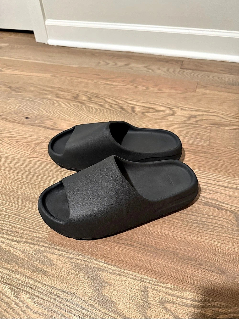 adidas 2022 Yeezy Slide Onyx Black Slide Sandals unisex